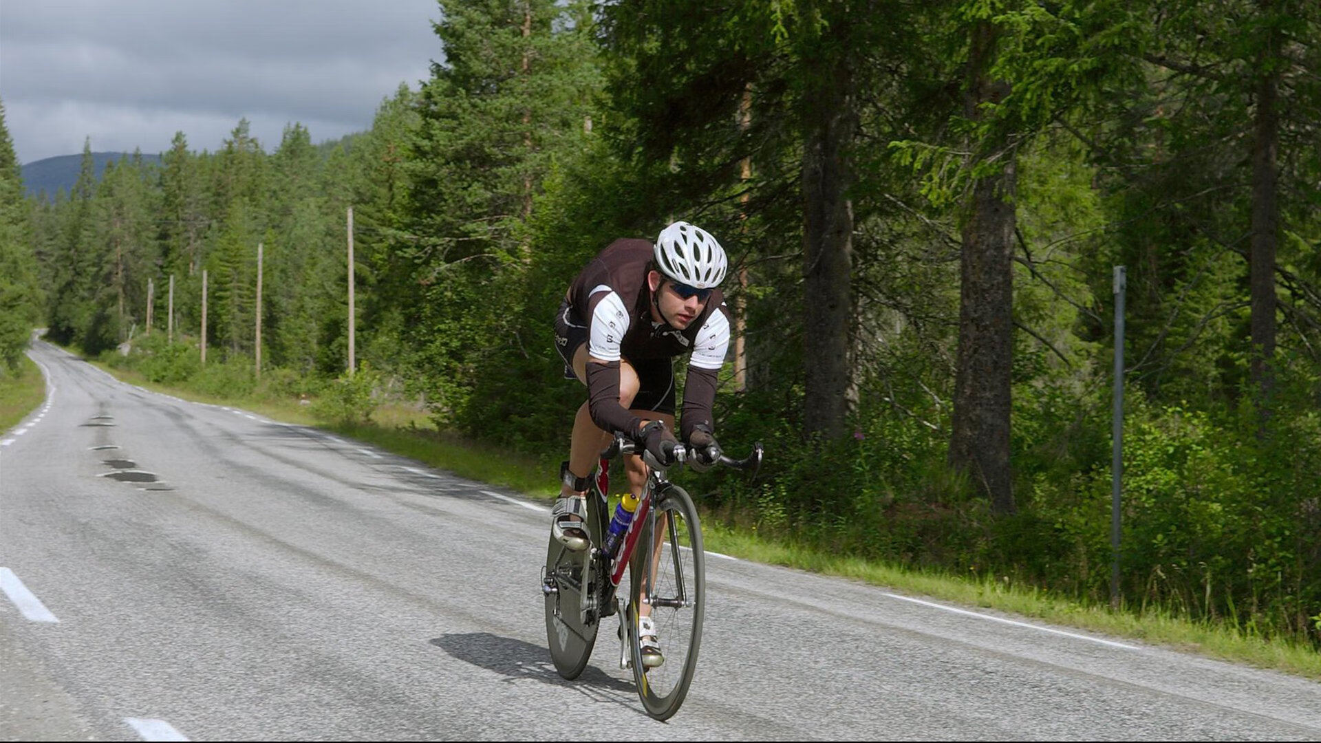 开云中国大陆-“马科斯·梅特罗的速度与敏捷，成为阿根廷美洲狮队防守的核心力量”