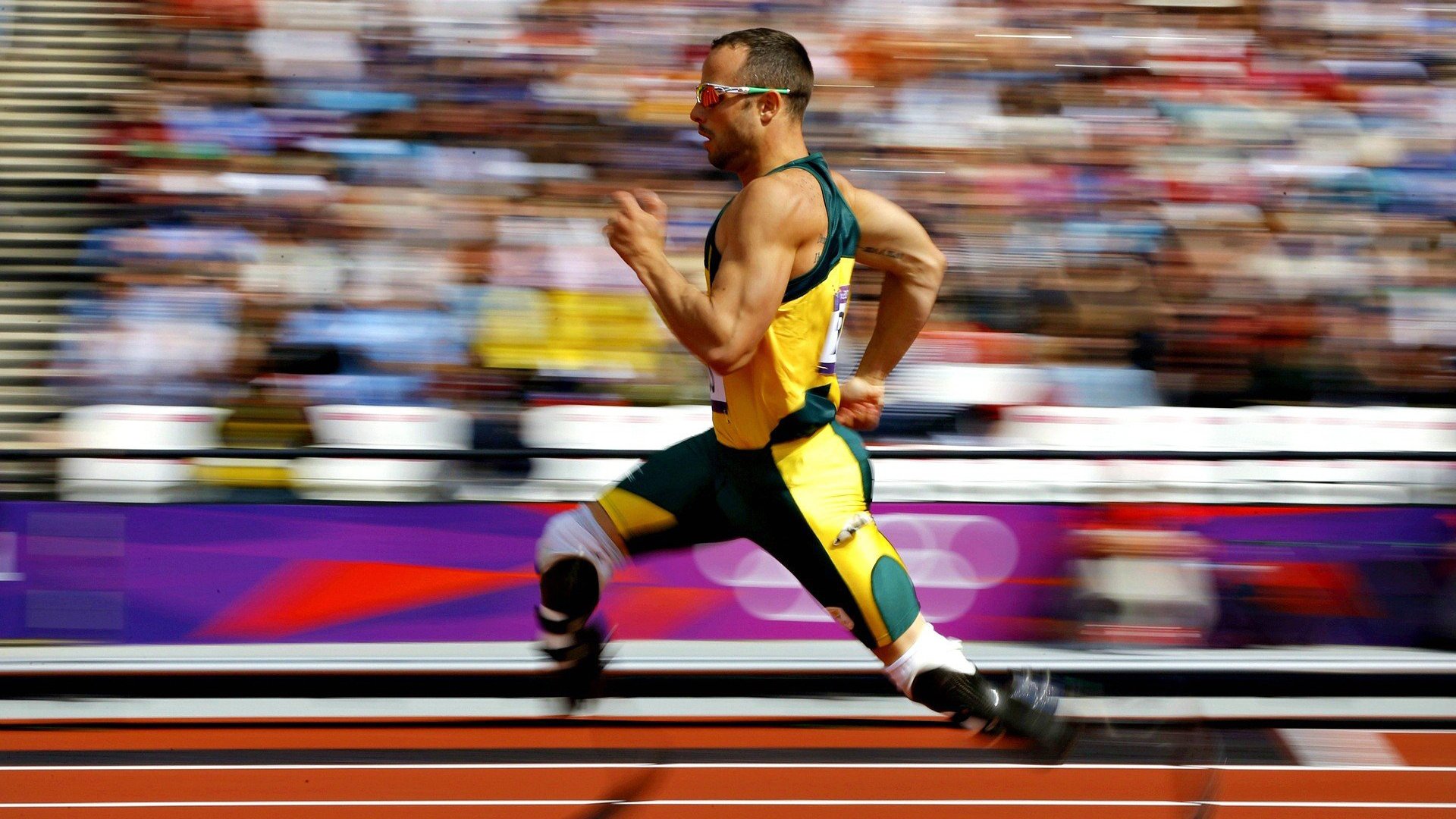 詹姆斯赛场边鼓励失误队友展现包容，听听詹姆斯赛后的发言, 绝对是听到了球迷的心声